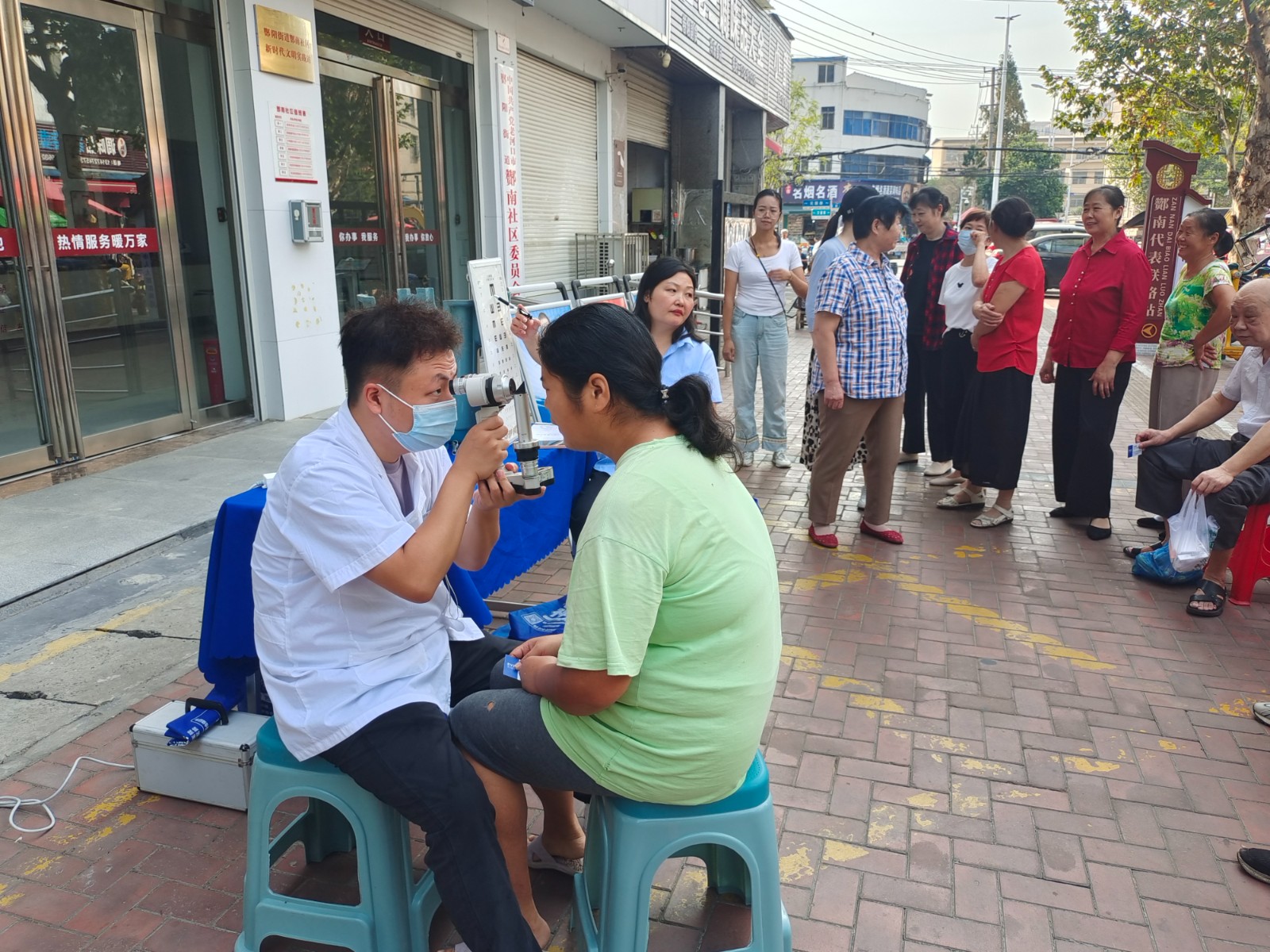 酂南社区义诊2.jpg